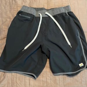 Vuori banks shorts black size medium